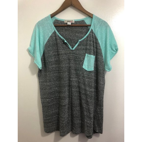 I’m In Love With Derrick Women's Grey Shirt size 2x - Picture 3 of 6